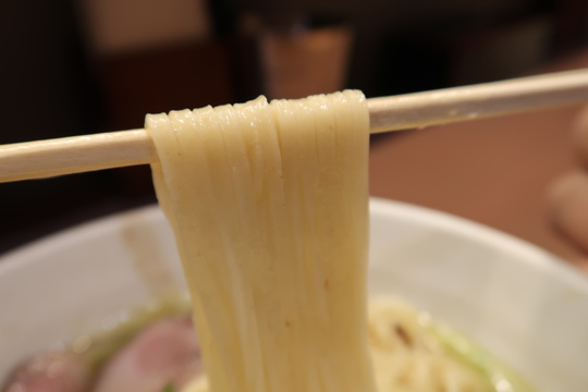 天満・浪花町　「ラーメン　哲勝」　旨味あふれる肉塩と濃厚な名古屋コーチンＴＫＧ！