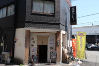天王寺・桃谷 「豚骨黒カレー ＭＥＣＨＡ（メッチャ）」　豚骨黒カツカレーに牛すじと黄身をトッピング！