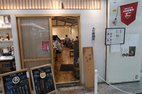 堺筋本町・船場センタービル　「本町製麺所　中華そば工房」　黒の中華そばにまぐろ節九条ネギご飯のセット！