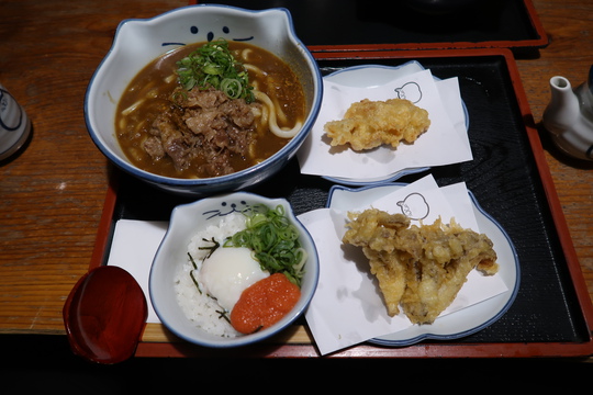 東大阪・新石切　「手打ち　草部うどん　のらや」　まろやかで旨味ある牛肉カレーうどん！