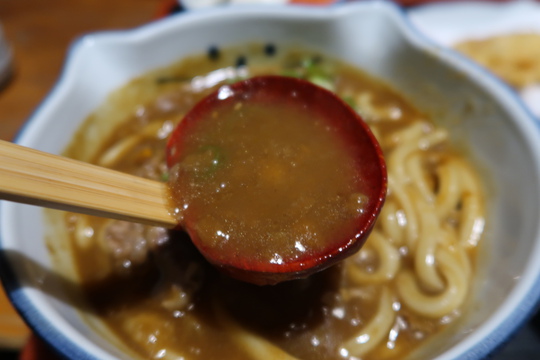 東大阪・新石切　「手打ち　草部うどん　のらや」　まろやかで旨味ある牛肉カレーうどん！