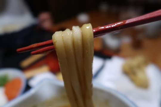 東大阪・新石切　「手打ち　草部うどん　のらや」　まろやかで旨味ある牛肉カレーうどん！