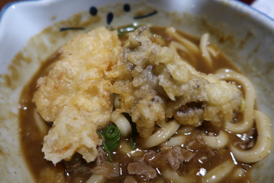 東大阪・新石切　「手打ち　草部うどん　のらや」　まろやかで旨味ある牛肉カレーうどん！