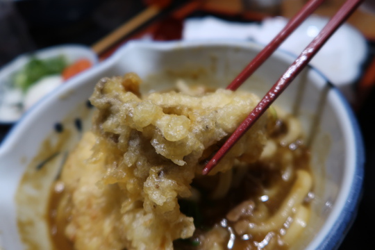 東大阪・新石切　「手打ち　草部うどん　のらや」　まろやかで旨味ある牛肉カレーうどん！