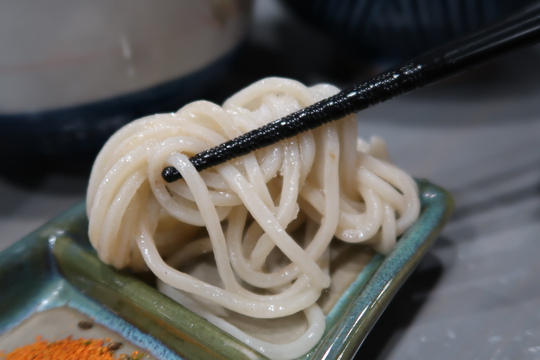 豊中・緑地公園　「麺房　鶏くらふと」　鶏と鰹のおつけそば醤油に燻製チャーシュートッピングして頂きました！