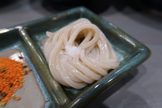 豊中・緑地公園　「麺房　鶏くらふと」　鶏と鰹のおつけそば醤油に燻製チャーシュートッピングして頂きました！