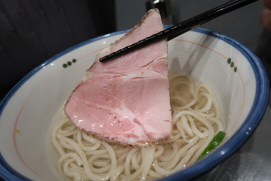豊中・緑地公園　「麺房　鶏くらふと」　鶏と鰹のおつけそば醤油に燻製チャーシュートッピングして頂きました！