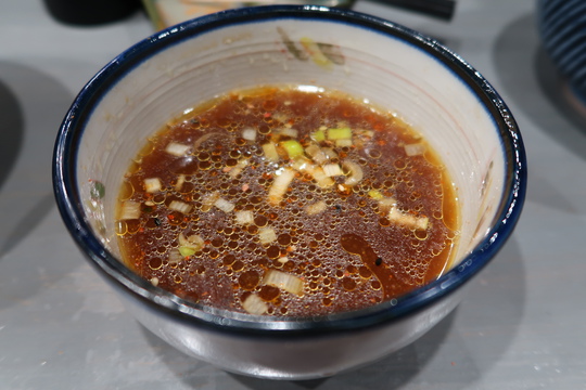 豊中・緑地公園　「麺房　鶏くらふと」　鶏と鰹のおつけそば醤油に燻製チャーシュートッピングして頂きました！