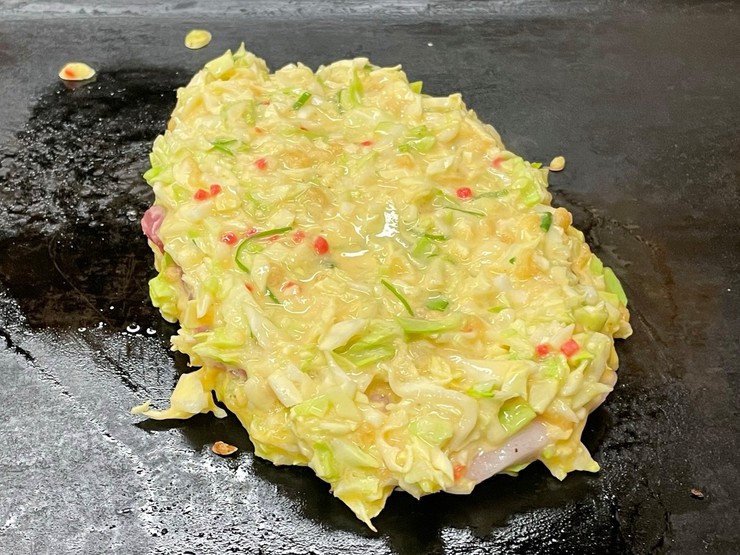 天神橋筋商店街の老舗お好み焼き　店員さんが焼く「千草(ちぐさ)」に飛び込みランチなのだ！