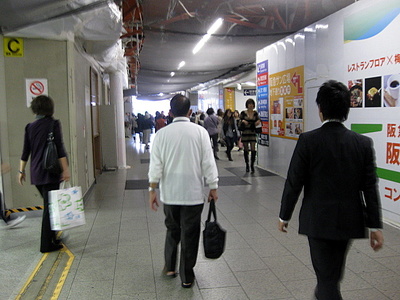 梅田高架下にある行列店　「きじ　本店」（大阪・梅田）