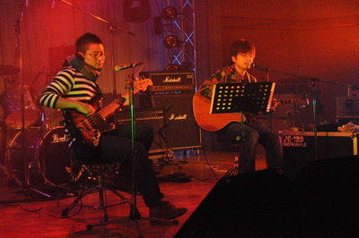 11:40　megane　[Folk・Rock]