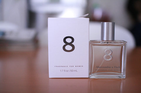 Abercrombie&Fitchの香水「8」