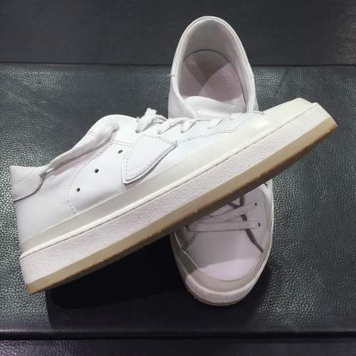 ＰＨＩＬＩＰＰＥ　ＭＯＤＥＬ　スニーカーの修理