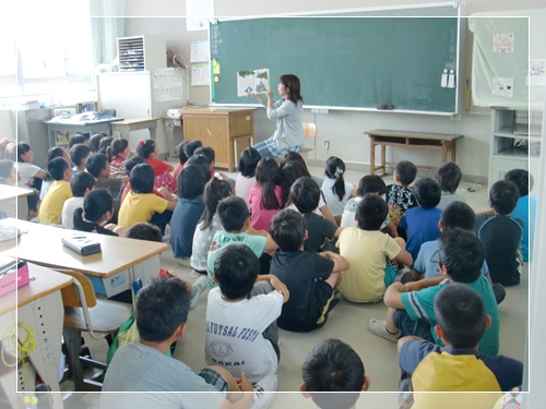 【４年生】今年度最初の読み聞かせ