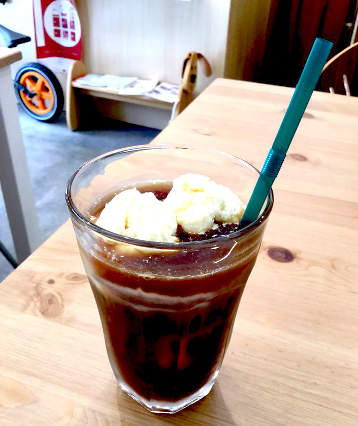 スウェーデン玩具とコーヒー