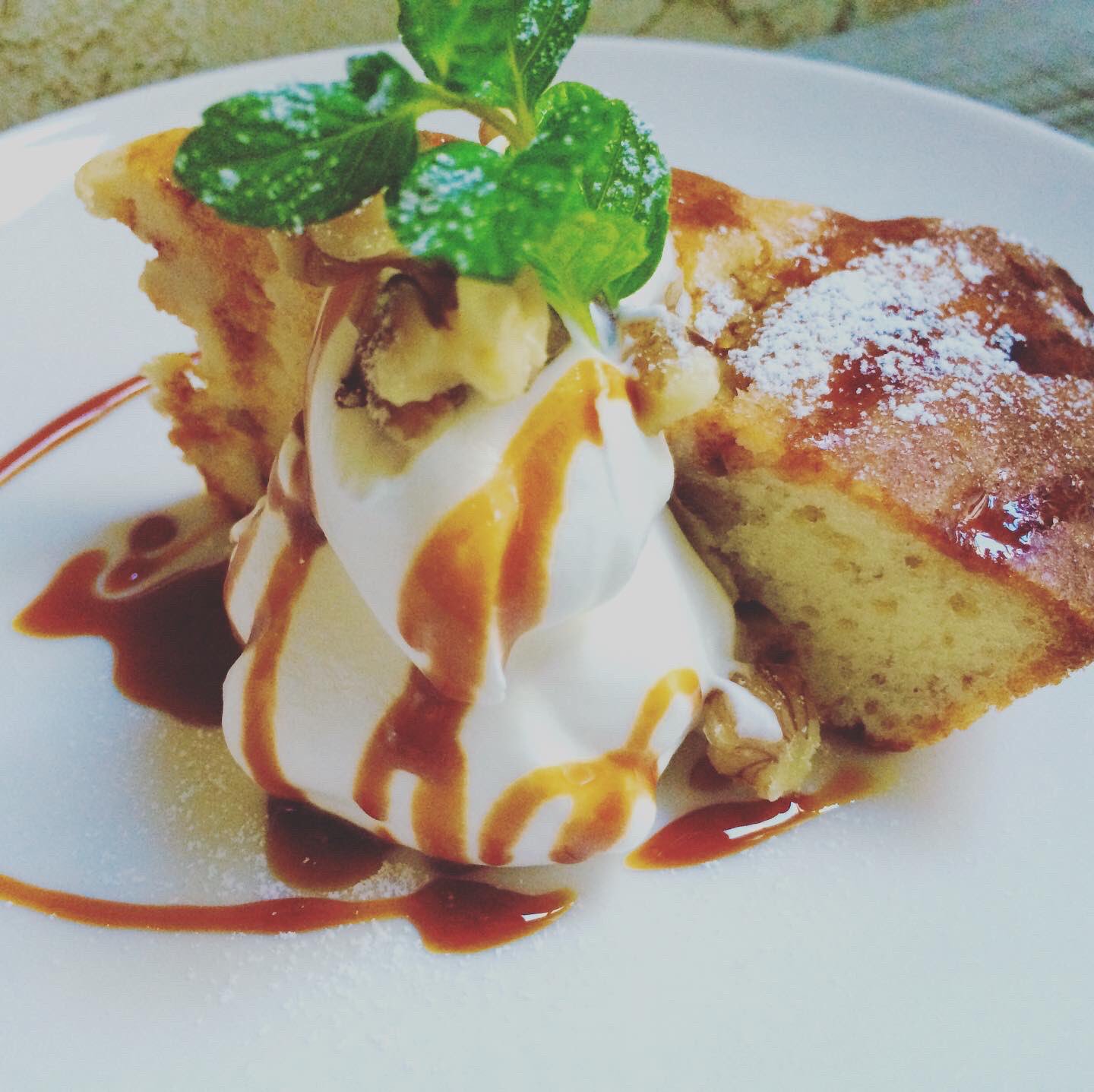 今日の日替わりランチは「手ごね煮込みハンバーグ」@クーデリー カフェ （CRYDDERI CAFE）