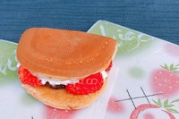 和・洋菓子に迷ったら「いちご生どら焼き」