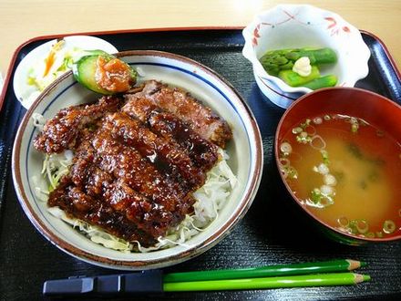 会津坂下で桜ソースカツ丼。