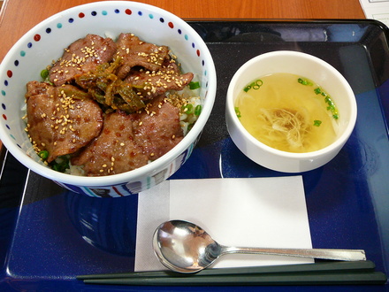 梵天丸の牛タン麦飯丼。