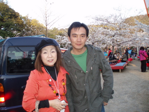 中国へ帰国する技能研修生の思い出に、京都へ桜見物