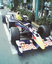 南堀江にF1カーが !! w(ﾟoﾟ*)w